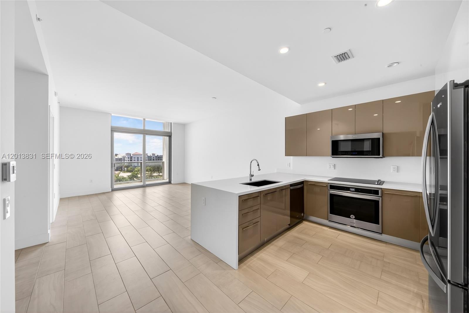 METROPICA NORTH TOWER ONE - Residential
