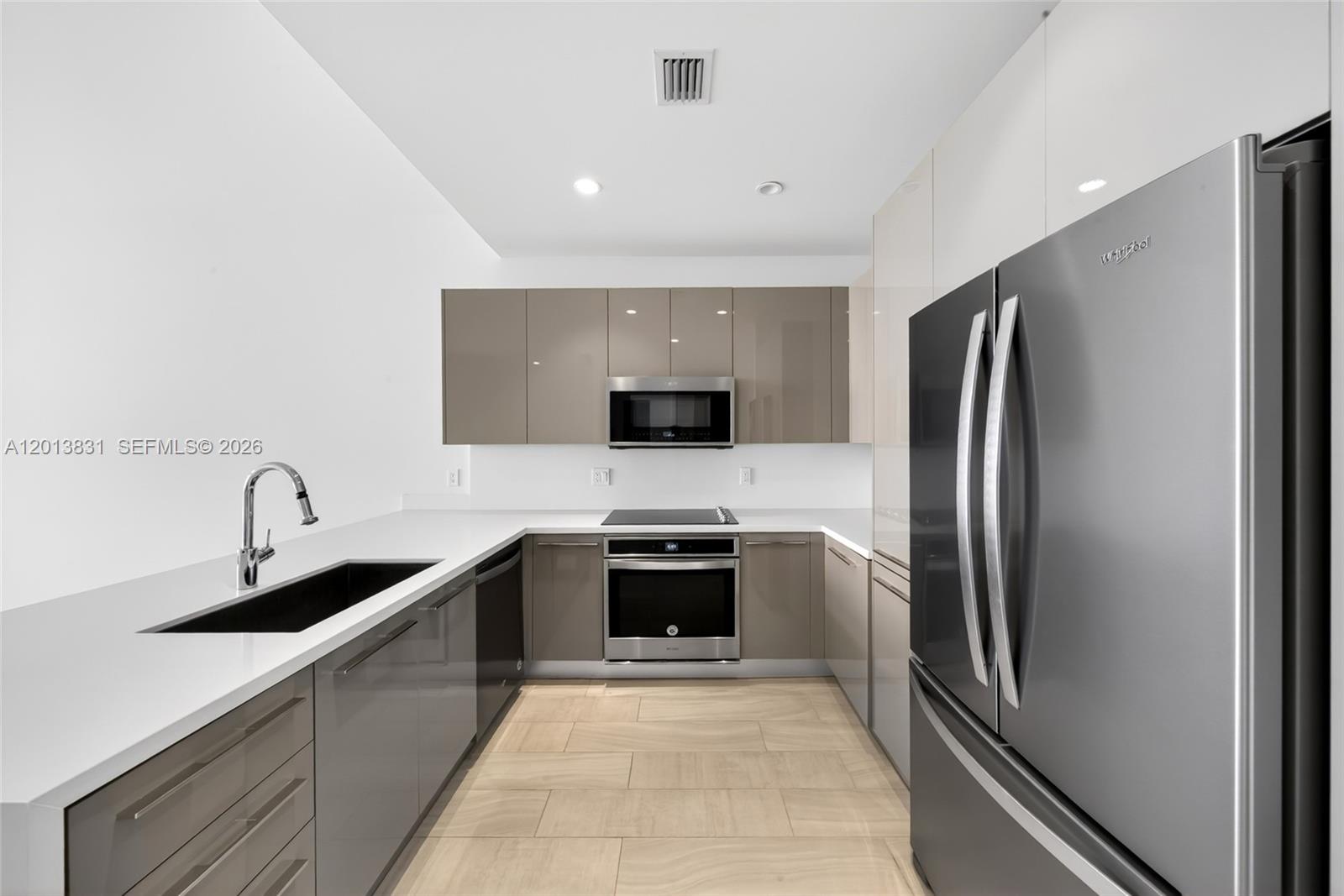 METROPICA NORTH TOWER ONE - Residential