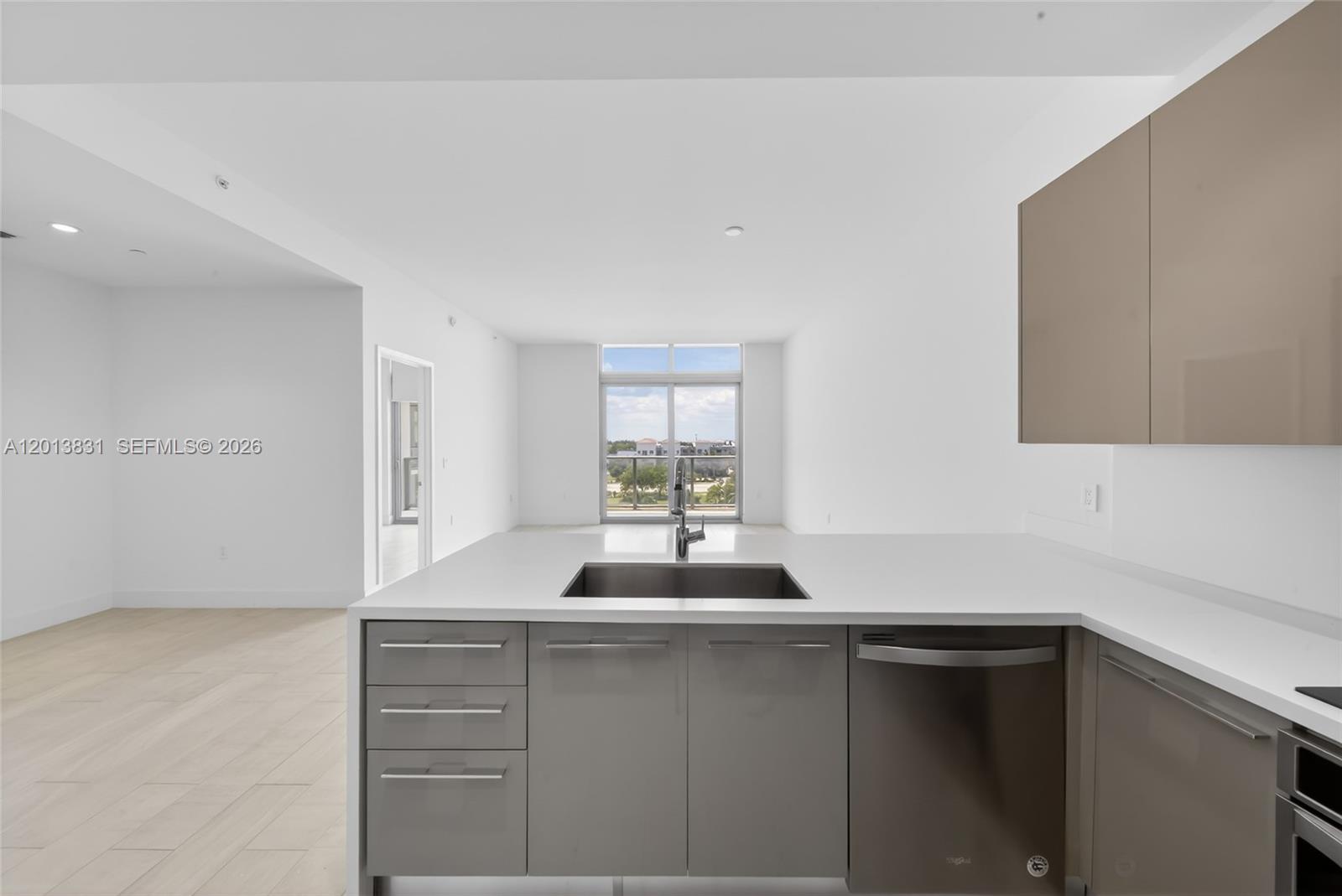 METROPICA NORTH TOWER ONE - Residential