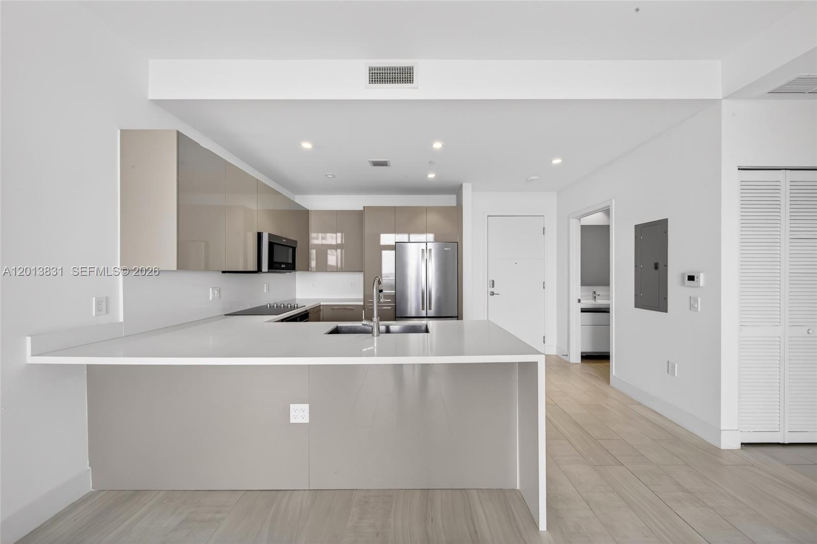 METROPICA NORTH TOWER ONE - Residential