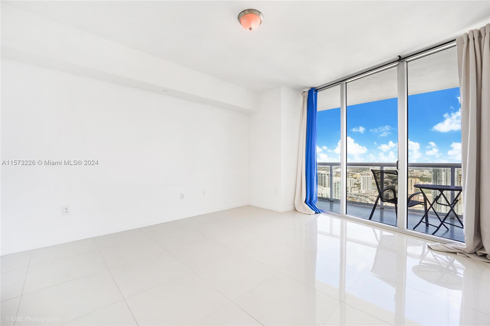 ICONBRICKELL CONDO NO 1 - Residential Lease