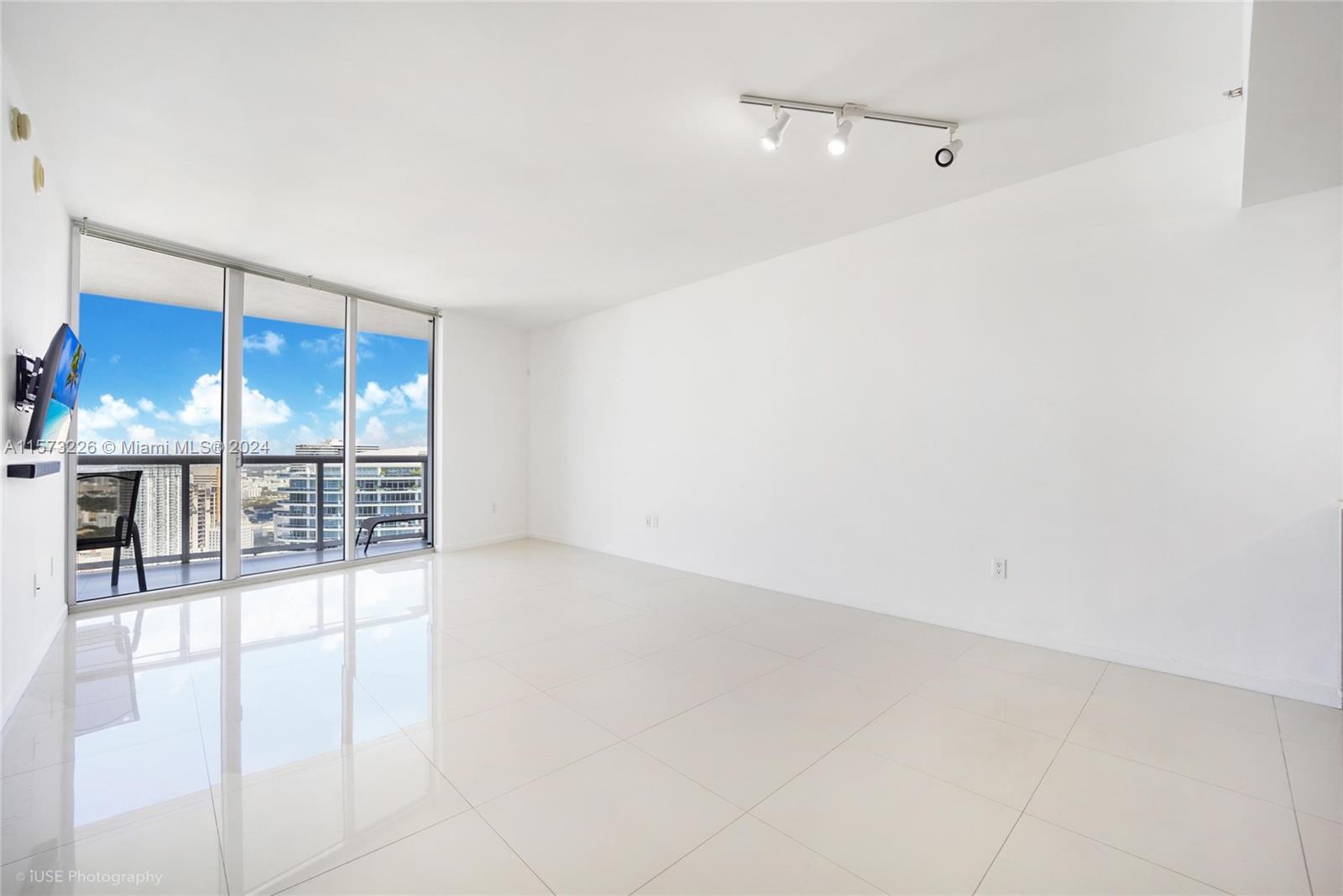 ICONBRICKELL CONDO NO 1 - Residential Lease
