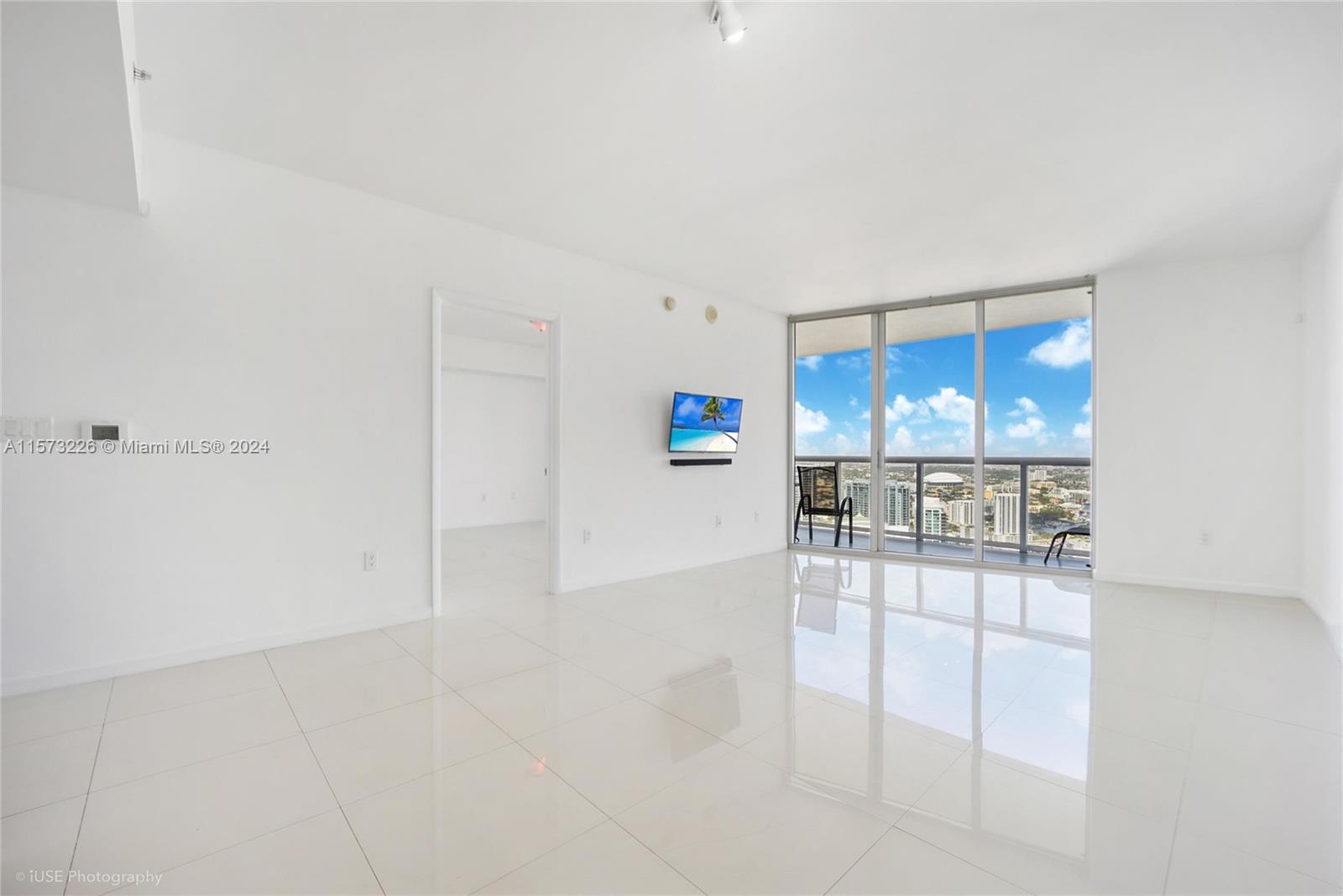 ICONBRICKELL CONDO NO 1 - Residential Lease