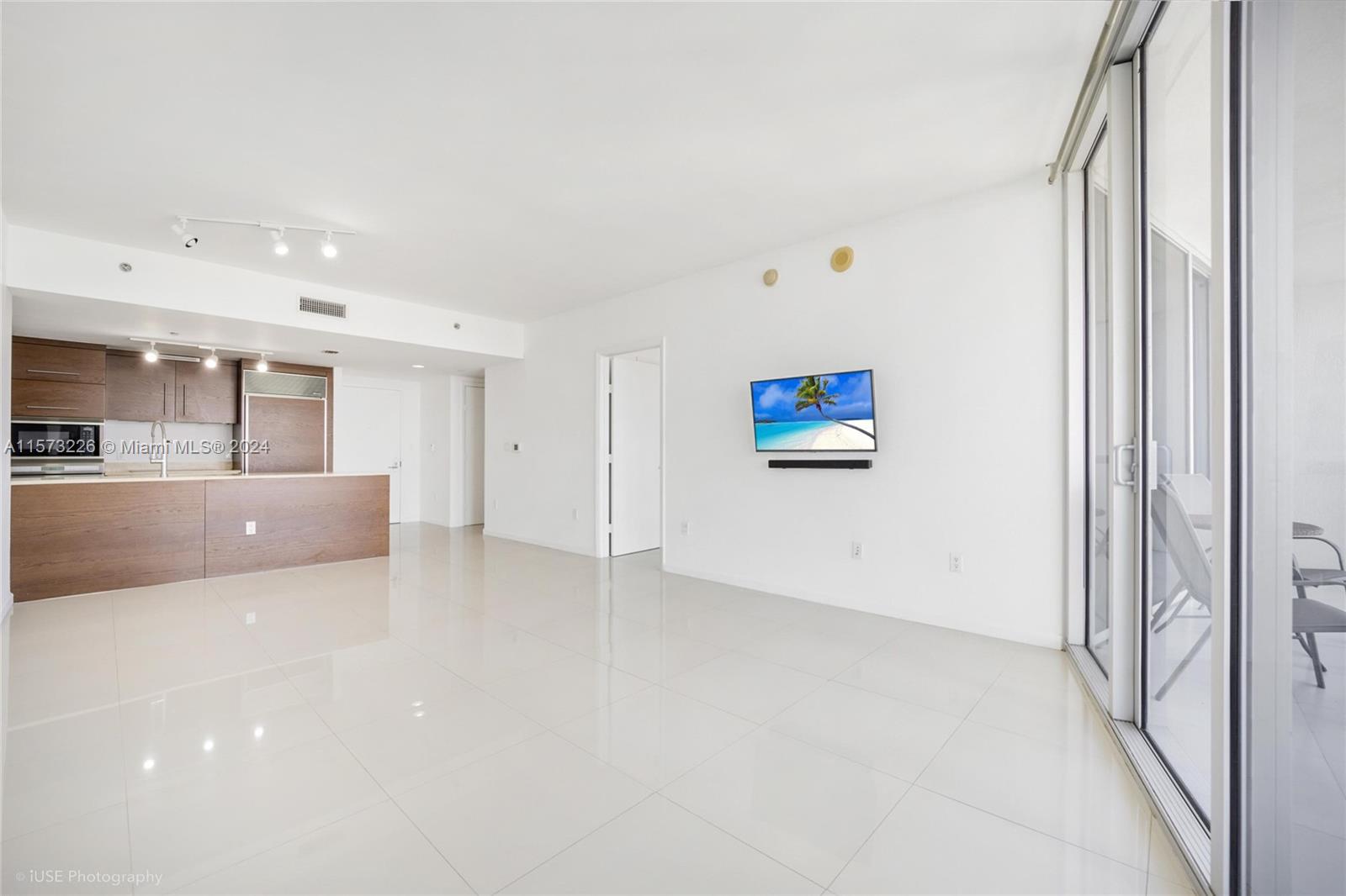 ICONBRICKELL CONDO NO 1 - Residential Lease