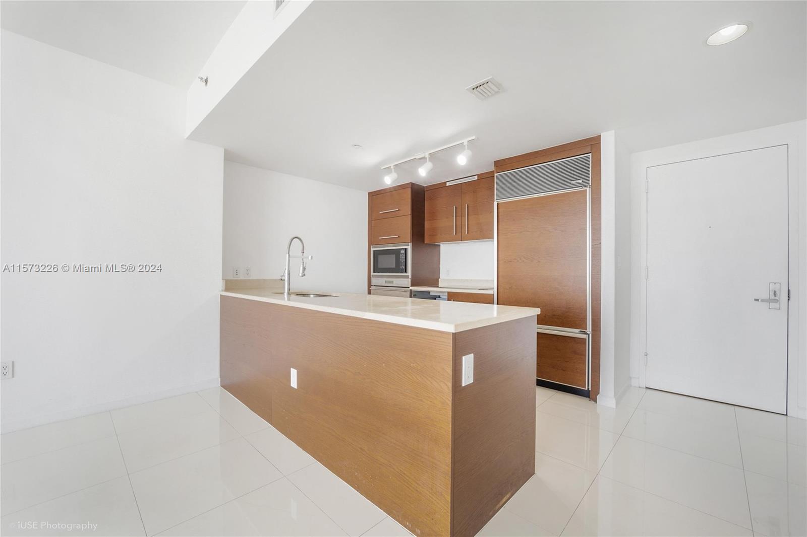 ICONBRICKELL CONDO NO 1 - Residential Lease