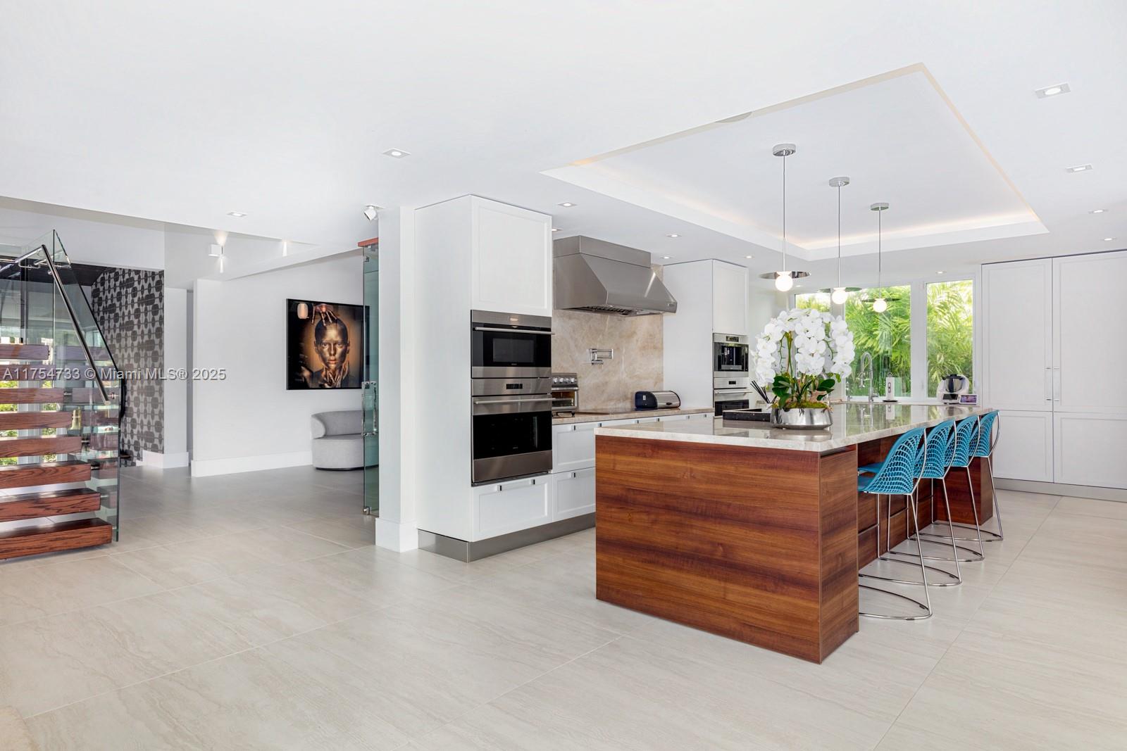 SUNRISE HARBOUR REV PL - Residential