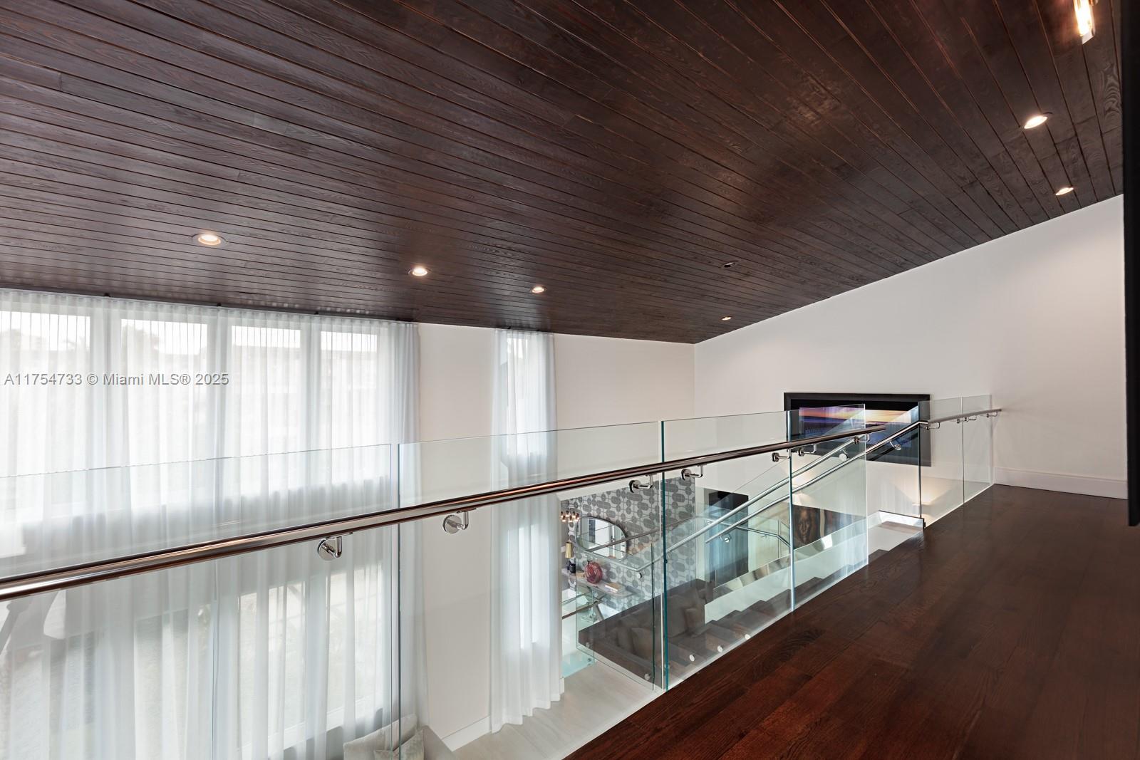 SUNRISE HARBOUR REV PL - Residential