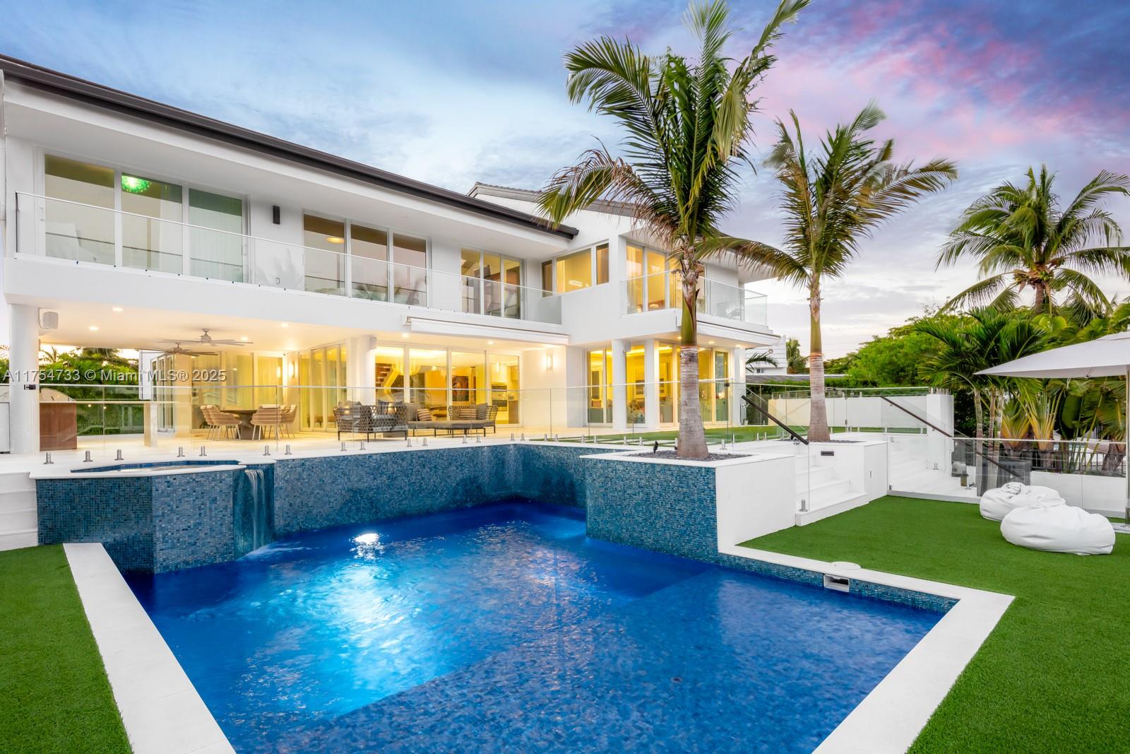 SUNRISE HARBOUR REV PL - Residential