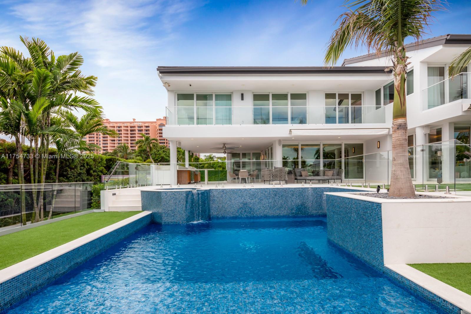 SUNRISE HARBOUR REV PL - Residential