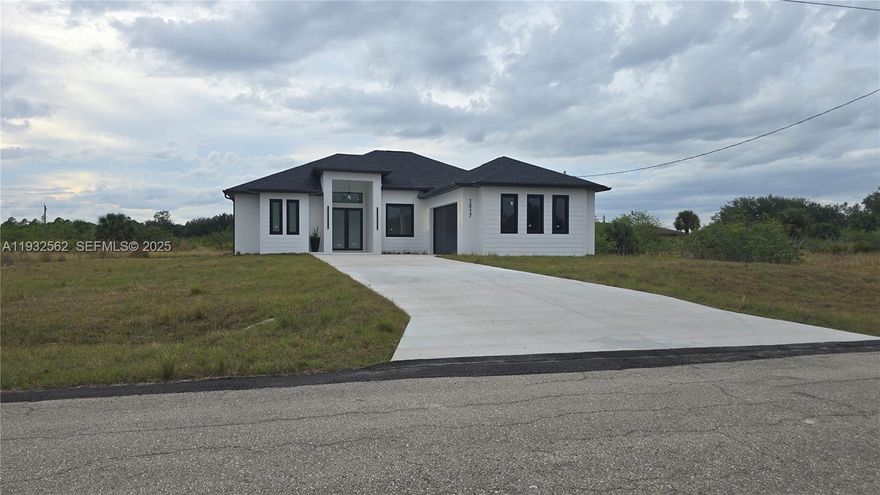 2025 New construction 3 Beds Plus Den - 2.5 Bath on a .5 Acre Lot 
This property has enough space for you to create the back yard of your dreams.  Located on a quiet street with a Canal across giving you front privacy.   
****Some photos have been virtually staged****
Showing by appointment only.