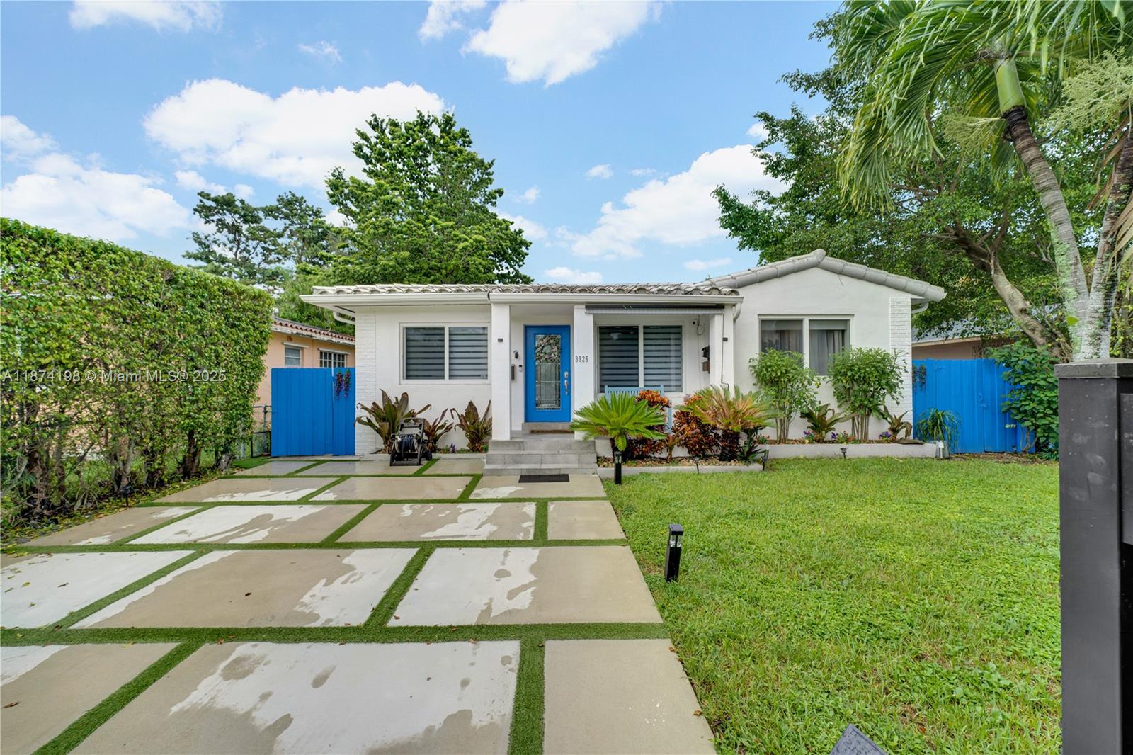 Fully remodeled 3 bed / 3 bath in a prime central location close to top dining, shops, parks, and major roads. Fresh modern curb appeal with a sleek driveway and front fencing for privacy. Inside, a beautiful renovated kitchen anchors the open living areas perfect for cooking and entertaining. Split bedroom layout with updated baths. Out back, low-maintenance turf creates an ideal play/BBQ space. Turn-key, stylish, and move-in ready!