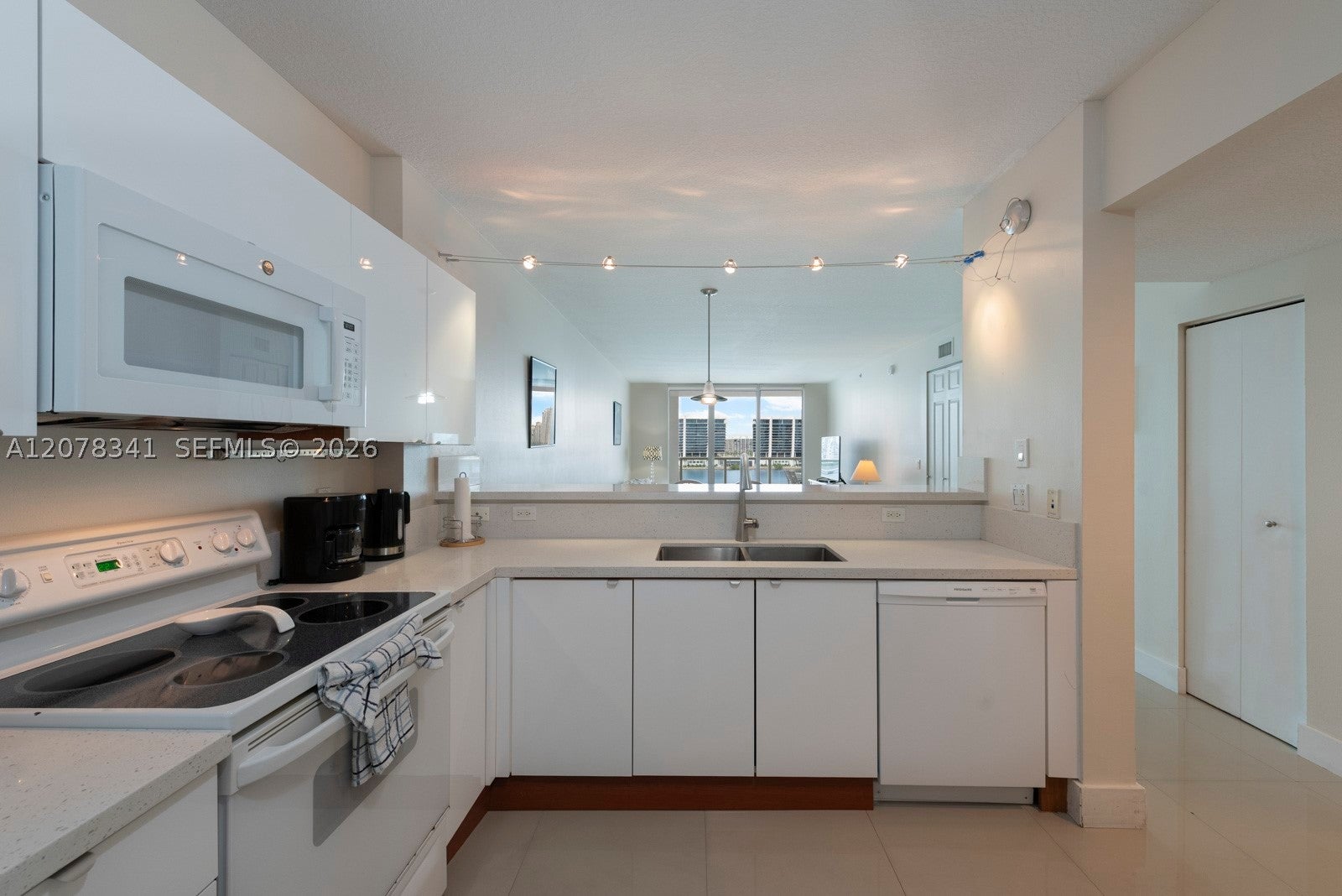 18100 N Bay Rd 1009