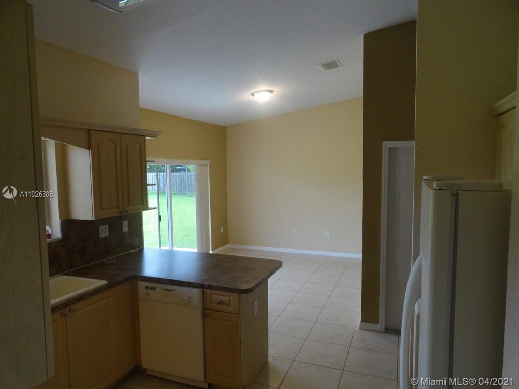 ESTATE MANSIONS - Residential Lease