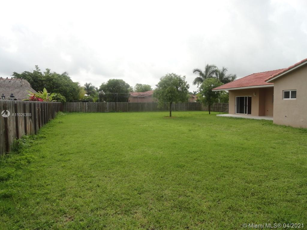 ESTATE MANSIONS - Residential Lease