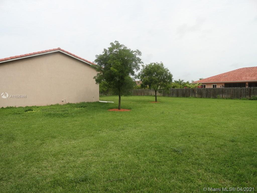 ESTATE MANSIONS - Residential Lease