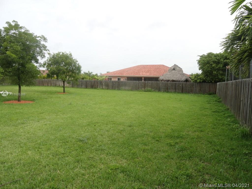 ESTATE MANSIONS - Residential Lease