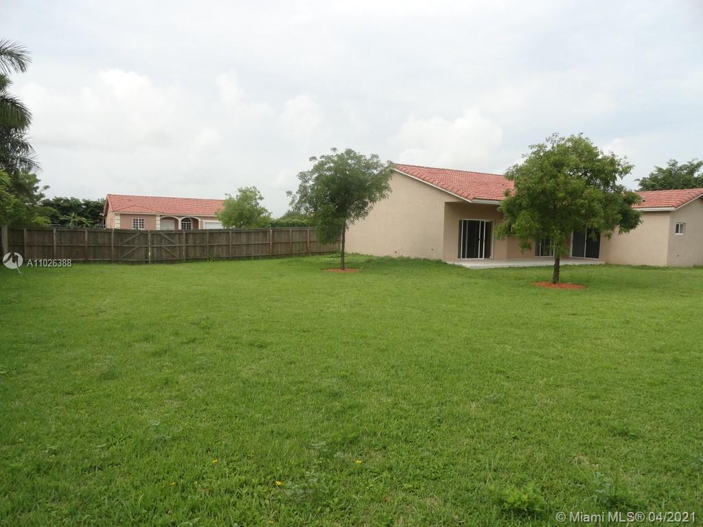 ESTATE MANSIONS - Residential Lease