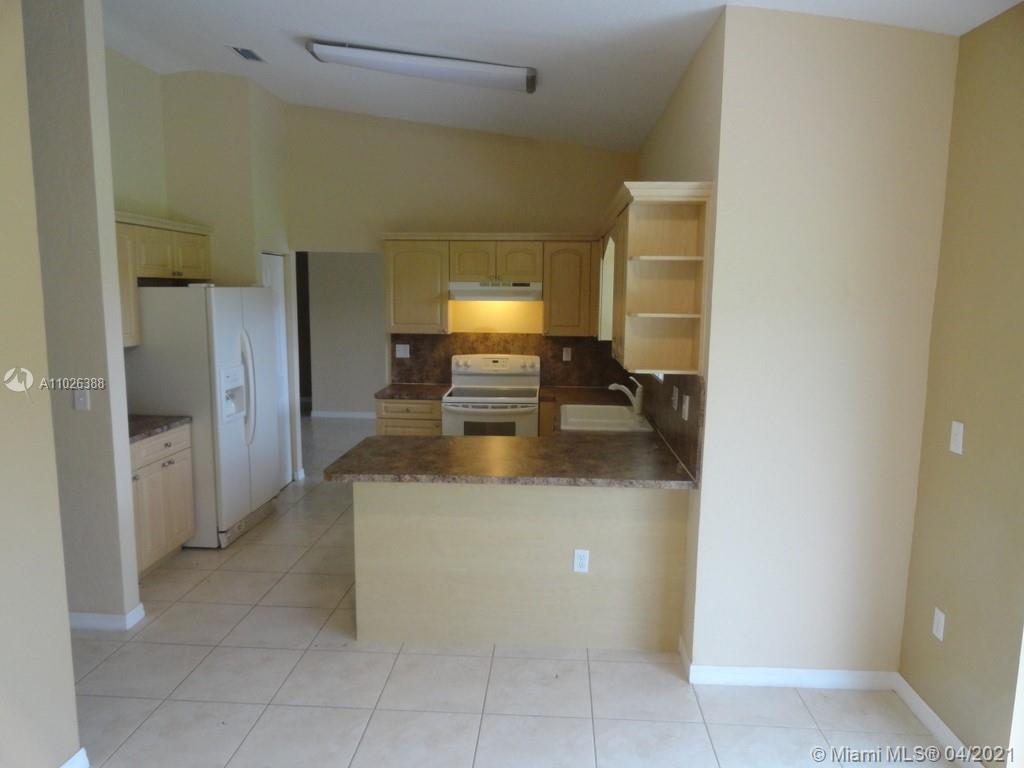 ESTATE MANSIONS - Residential Lease