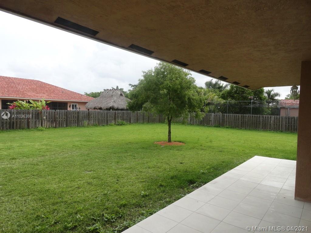 ESTATE MANSIONS - Residential Lease