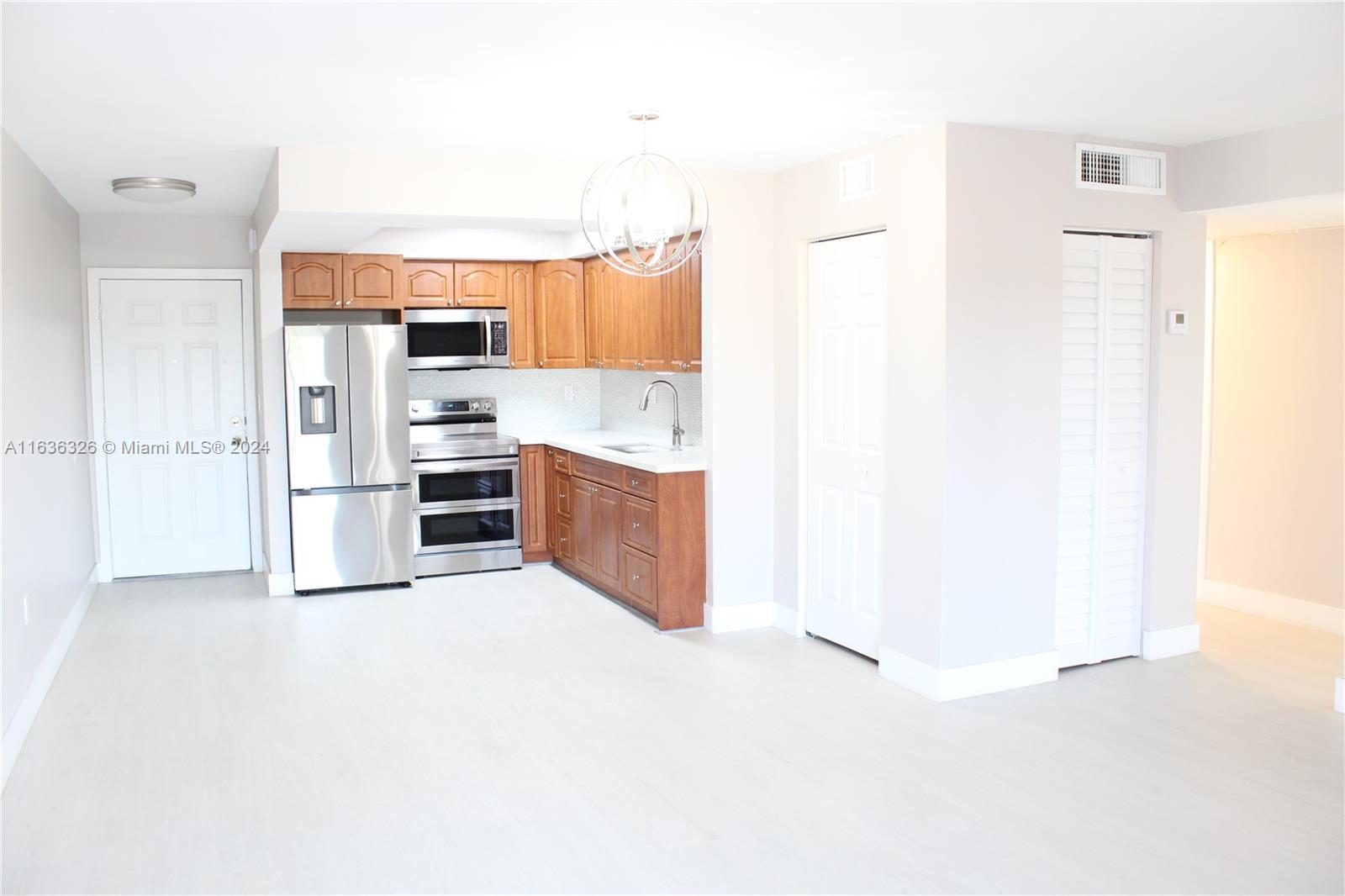 INTERNATIONAL CONDO - Residential Lease