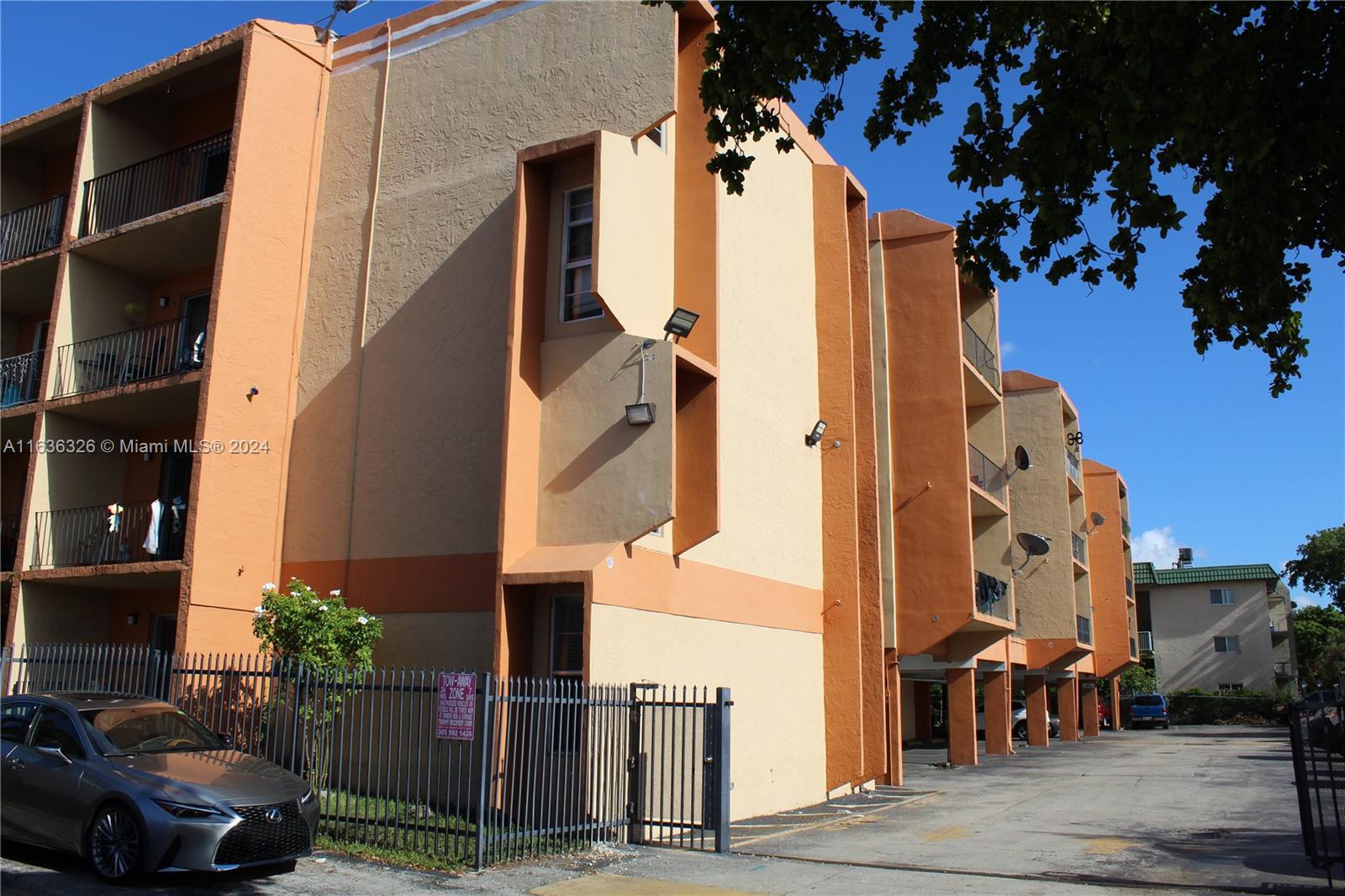 INTERNATIONAL CONDO - Residential Lease