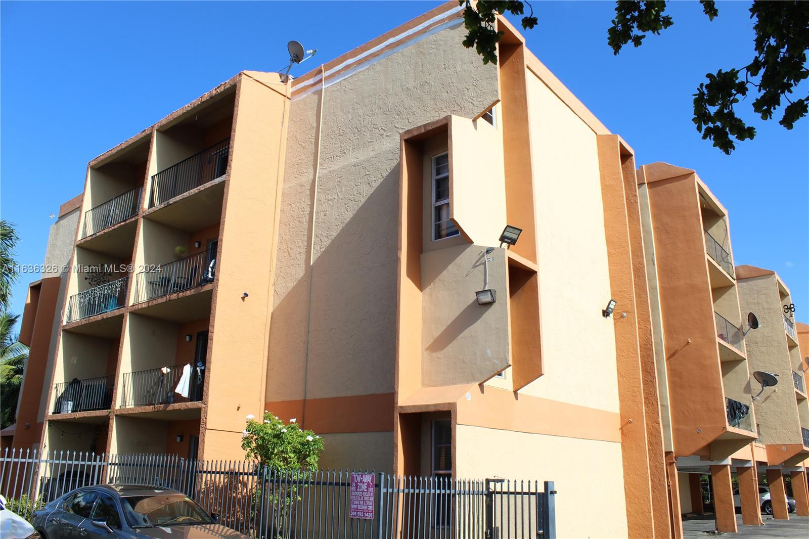 INTERNATIONAL CONDO - Residential Lease