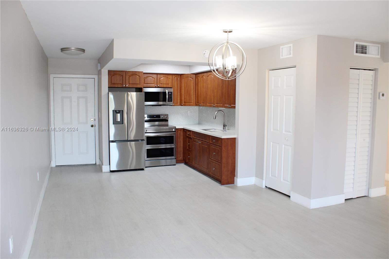 INTERNATIONAL CONDO - Residential Lease