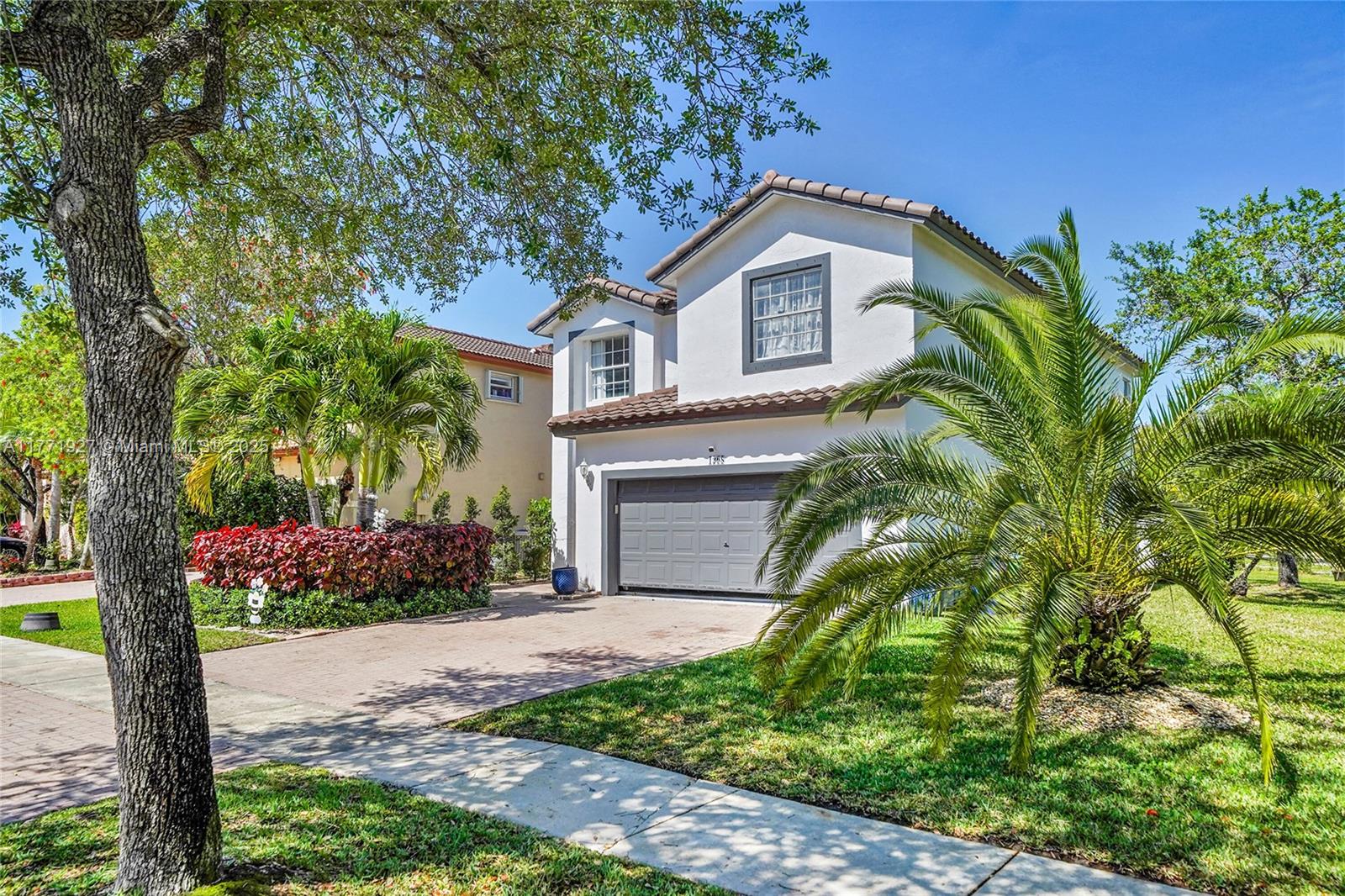 Rental Property at 1298 Nw 192nd Ter, Pembroke Pines, Miami-Dade County, Florida - Bedrooms: 4 
Bathrooms: 3  - $5,200 MO.