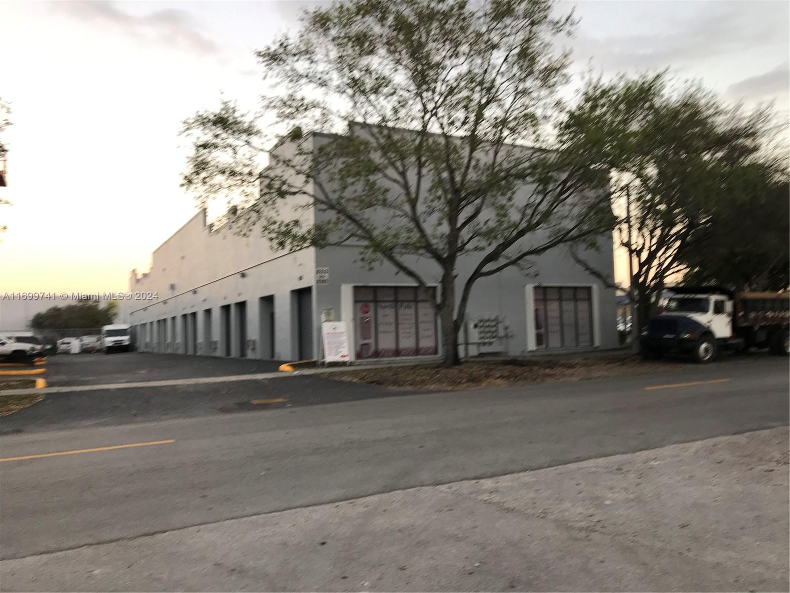 GREAT LOCATION CLOSE TO 75, 95, MIA LAKES, AIRPORT, ONE PARKING SPACE ASSIGNED
BIG DOOR, SMALL OFFICE WITH WALL A/C, 22' ROOF IDEAL FOR CARPENTRY, A/C REPAIRS
ETC ETC/