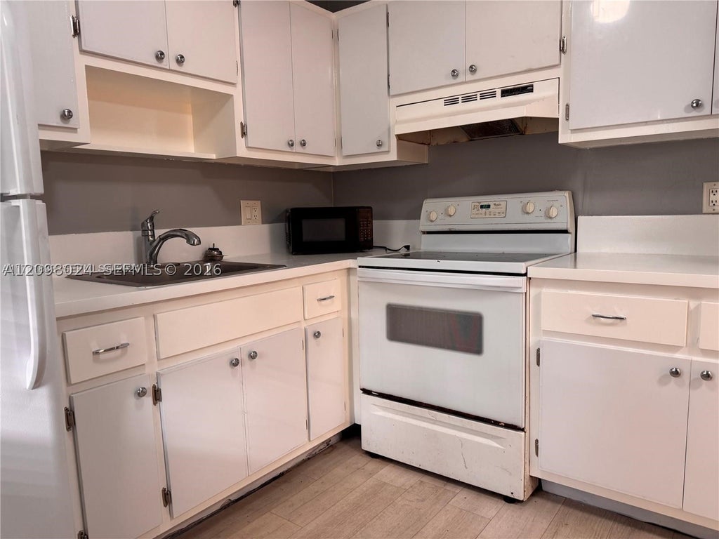 Photo of 3300 NE 10th Ter #37, Pompano Beach, FL 33064 (MLS # A12098024)