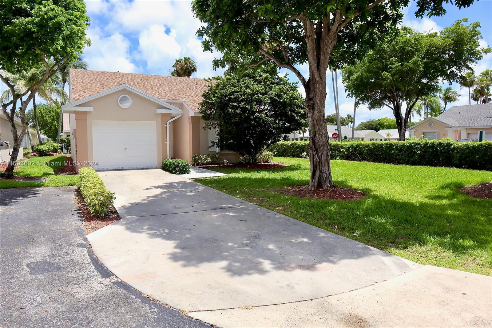 Property for Sale at 467 Se 22nd Dr, Homestead, Miami-Dade County, Florida - Bedrooms: 2 
Bathrooms: 2  - $350,000
