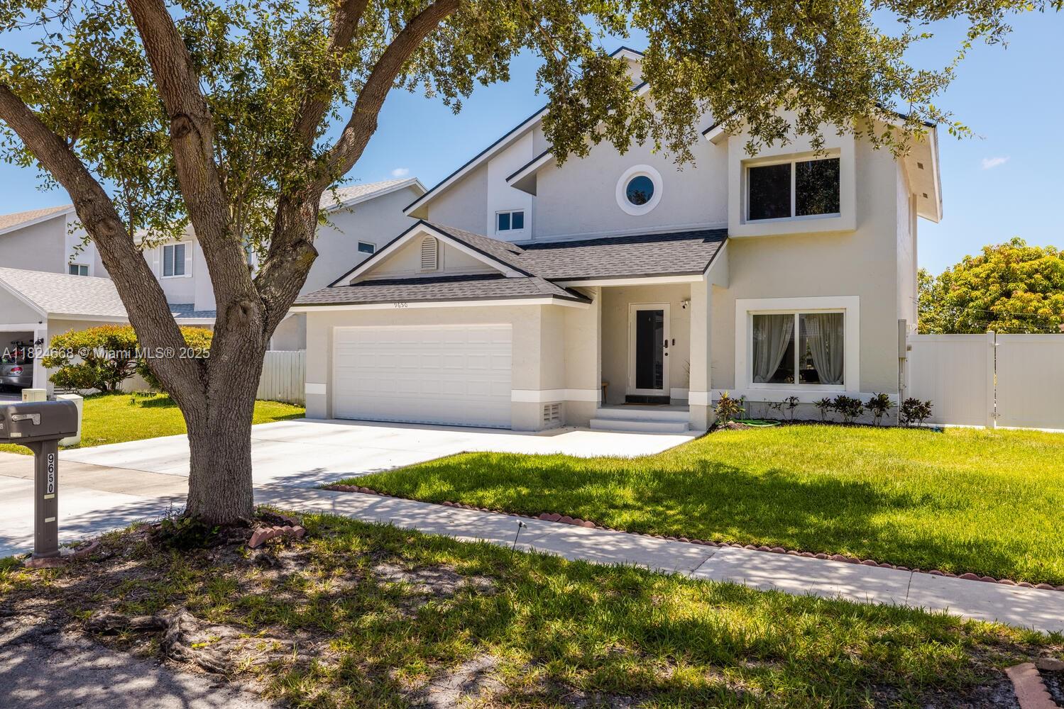 9650 Sw 9th Ct, Pembroke Pines, Miami-Dade County, Florida - 4 Bedrooms  
3 Bathrooms - 