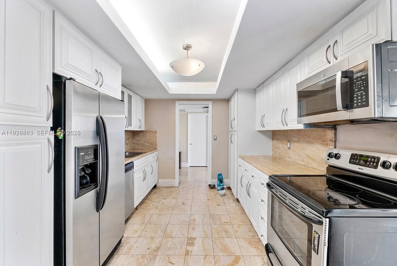 2 Grove Isle Dr B1110