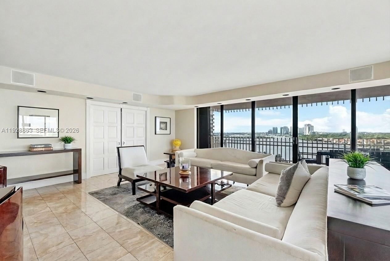 2 Grove Isle Dr B1110