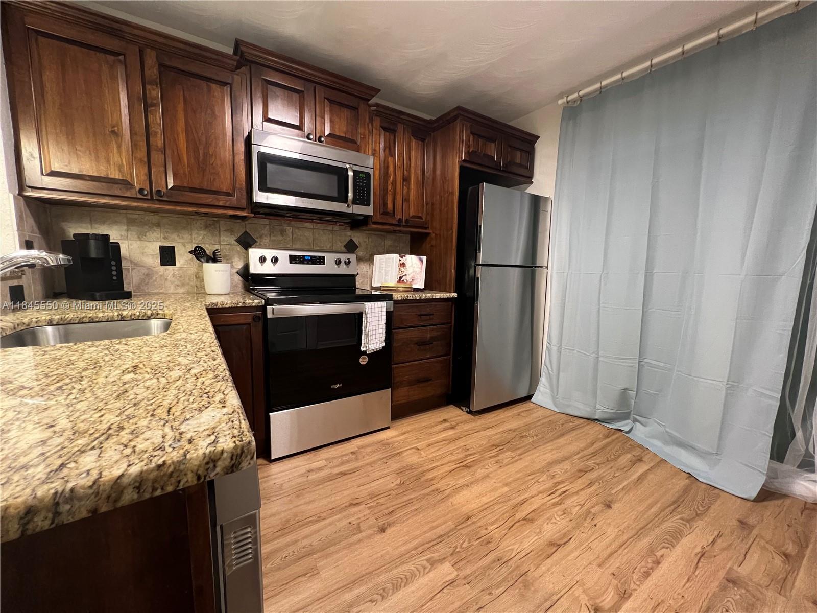 2731 NE 11th Ter