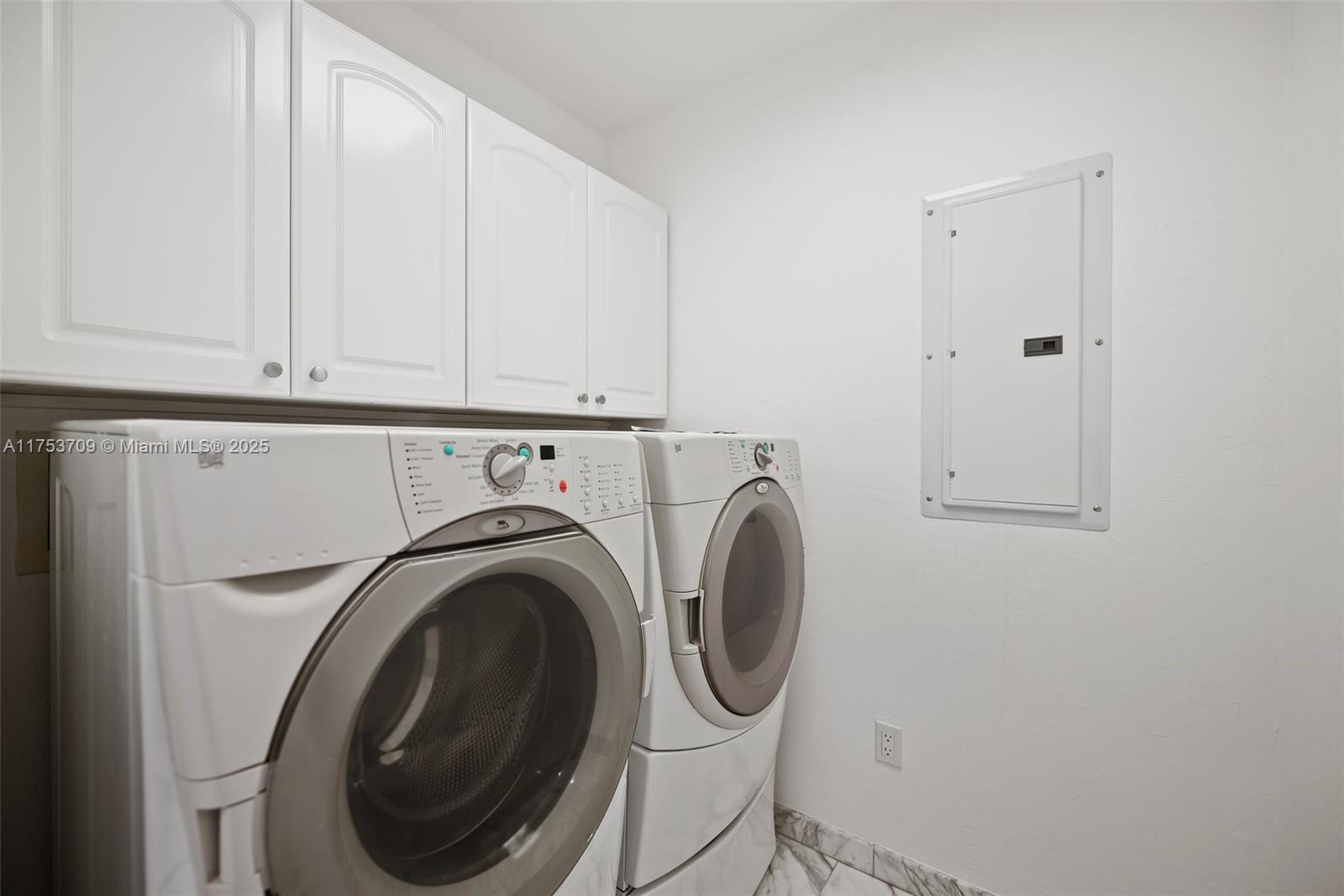 JANEMARY ESTATES - Residential