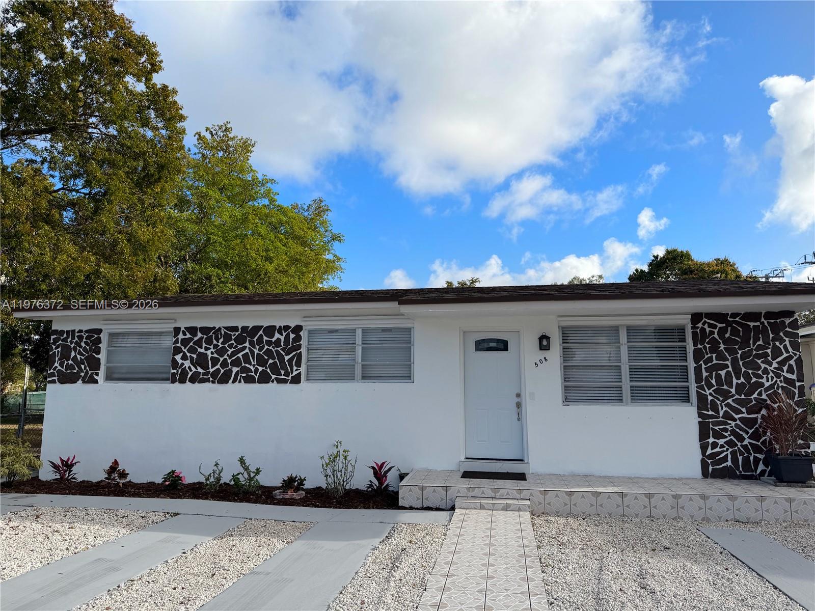 HIALEAH 6TH ADDN - Residential Lease