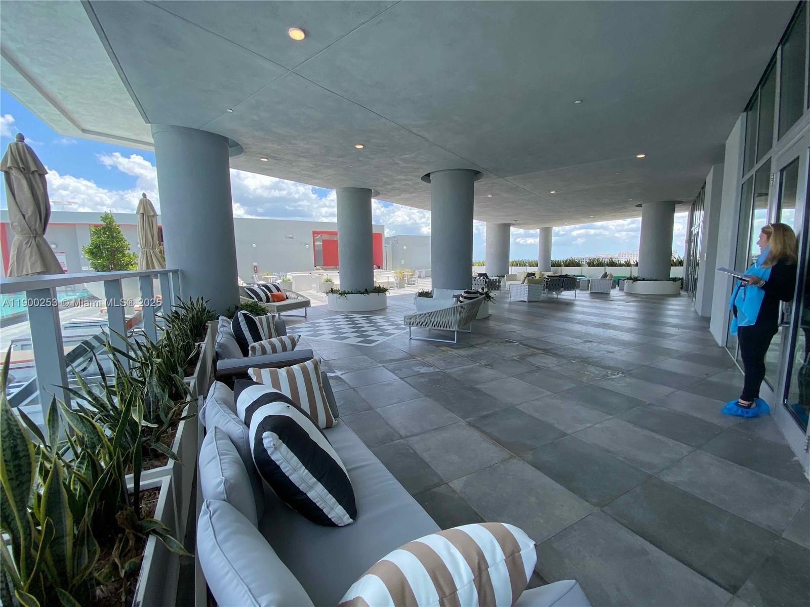 METROPICA NORTH TOWER ONE - Residential