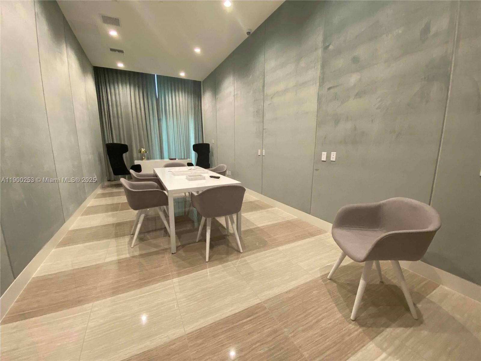 METROPICA NORTH TOWER ONE - Residential