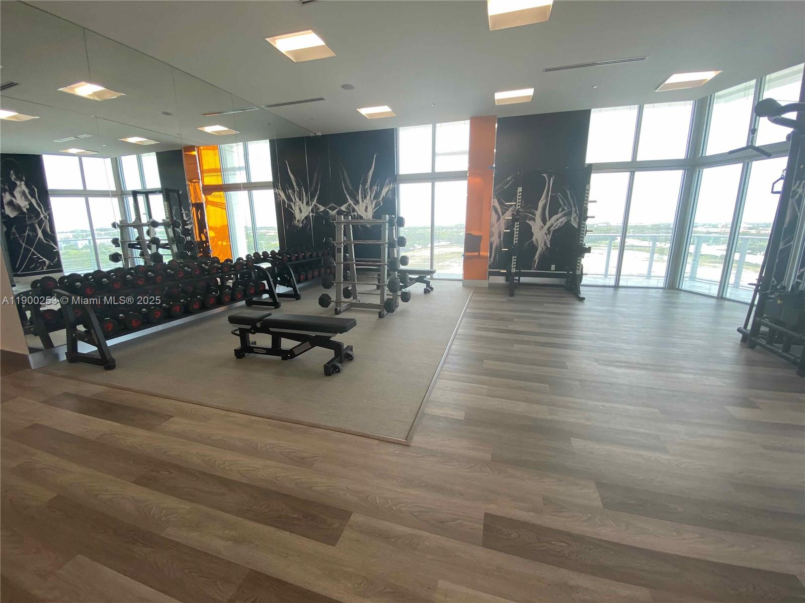 METROPICA NORTH TOWER ONE - Residential