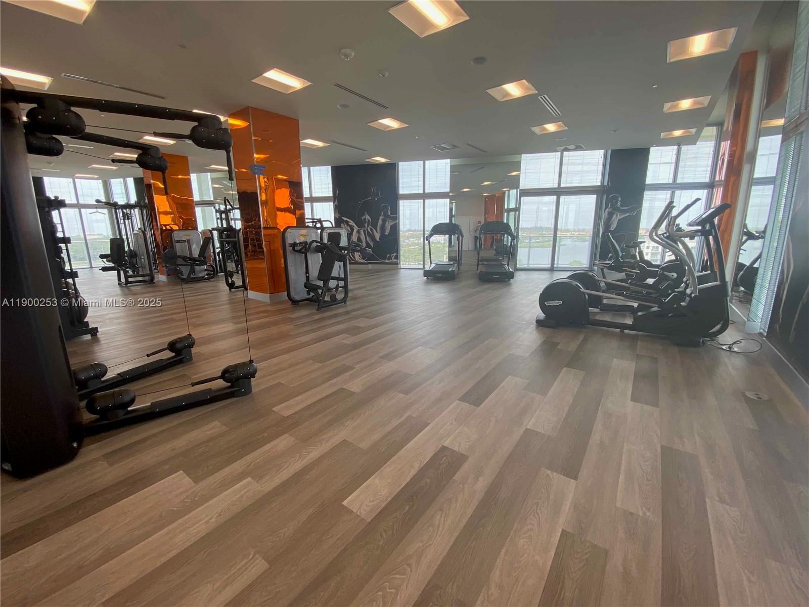 METROPICA NORTH TOWER ONE - Residential