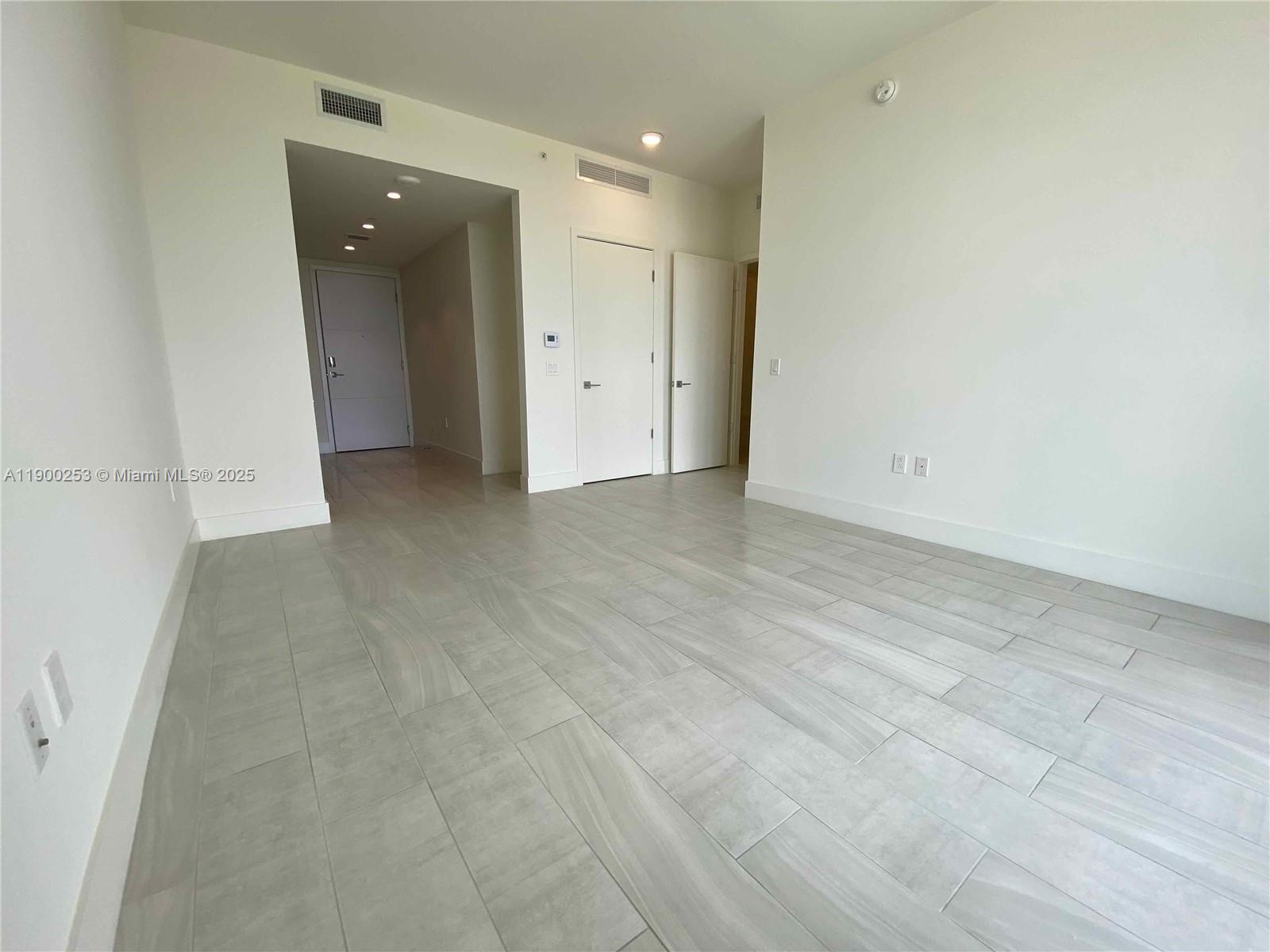 METROPICA NORTH TOWER ONE - Residential
