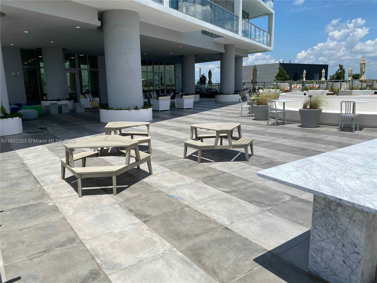METROPICA NORTH TOWER ONE - Residential