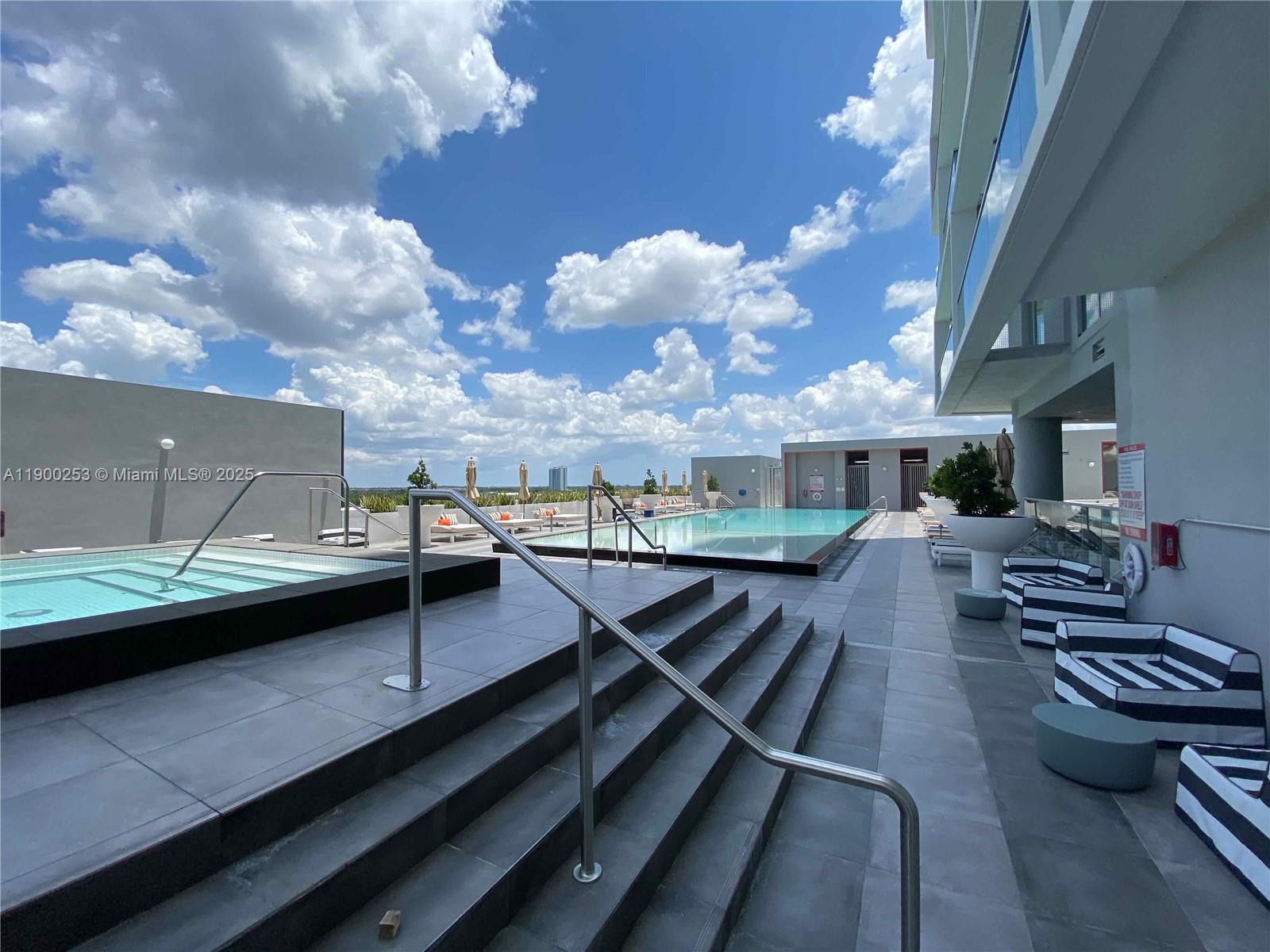 METROPICA NORTH TOWER ONE - Residential