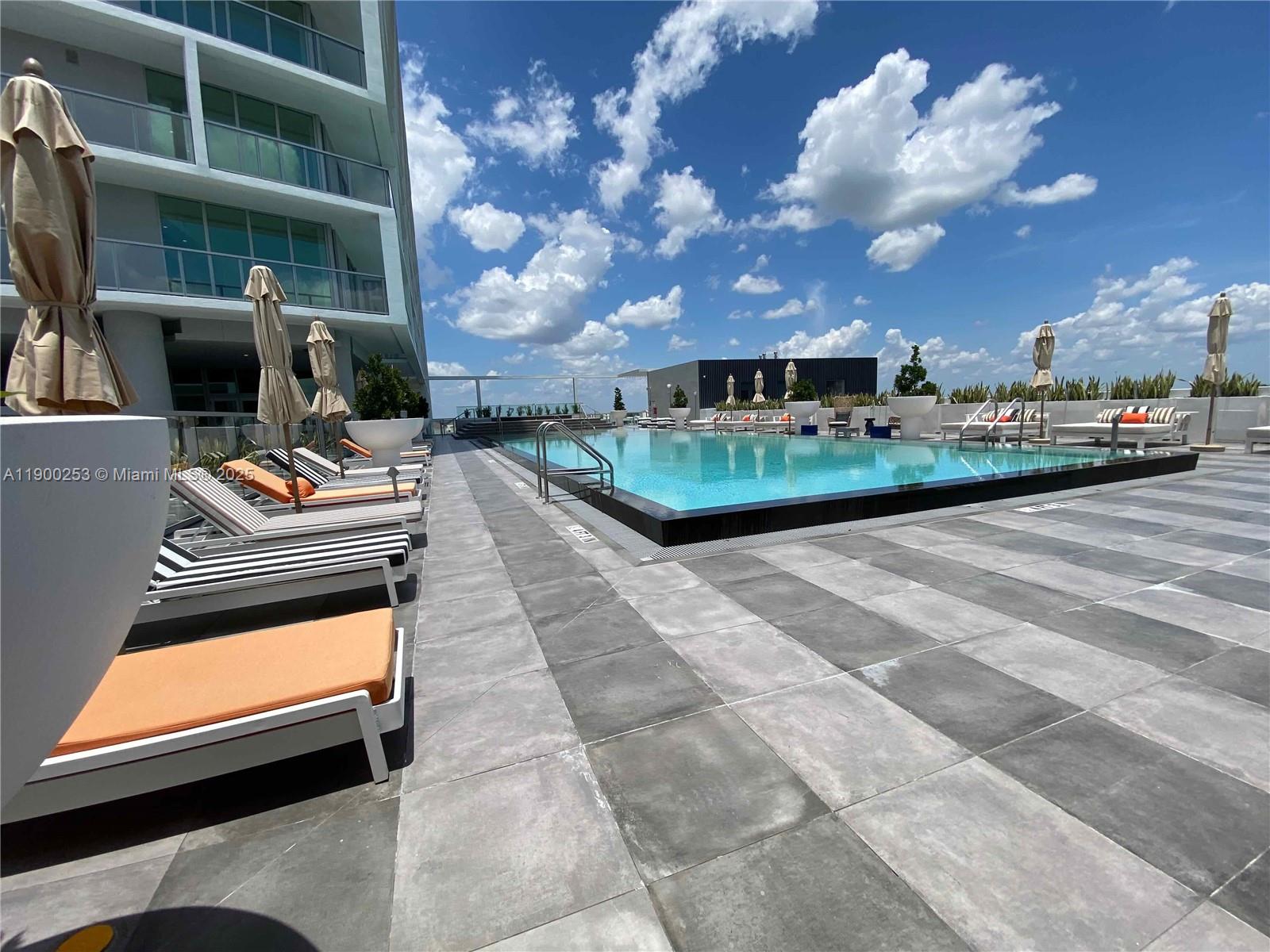 METROPICA NORTH TOWER ONE - Residential