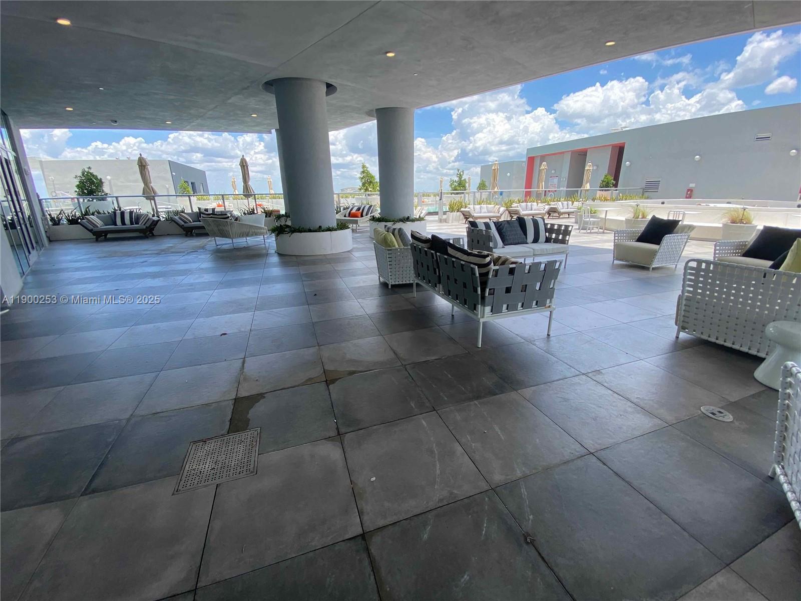 METROPICA NORTH TOWER ONE - Residential