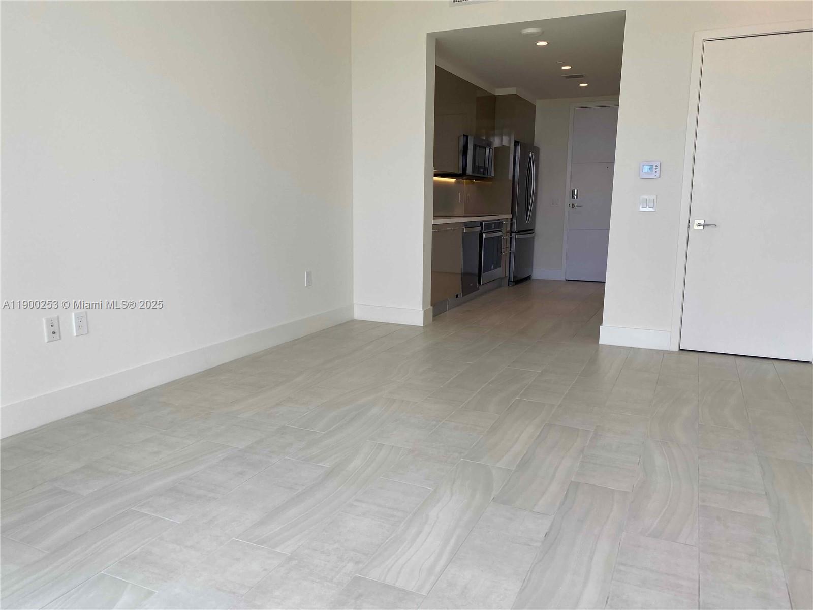 METROPICA NORTH TOWER ONE - Residential