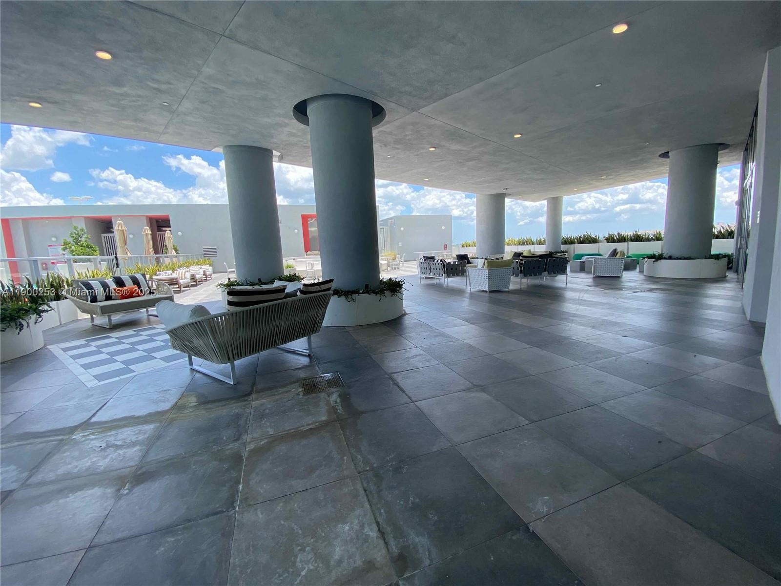 METROPICA NORTH TOWER ONE - Residential