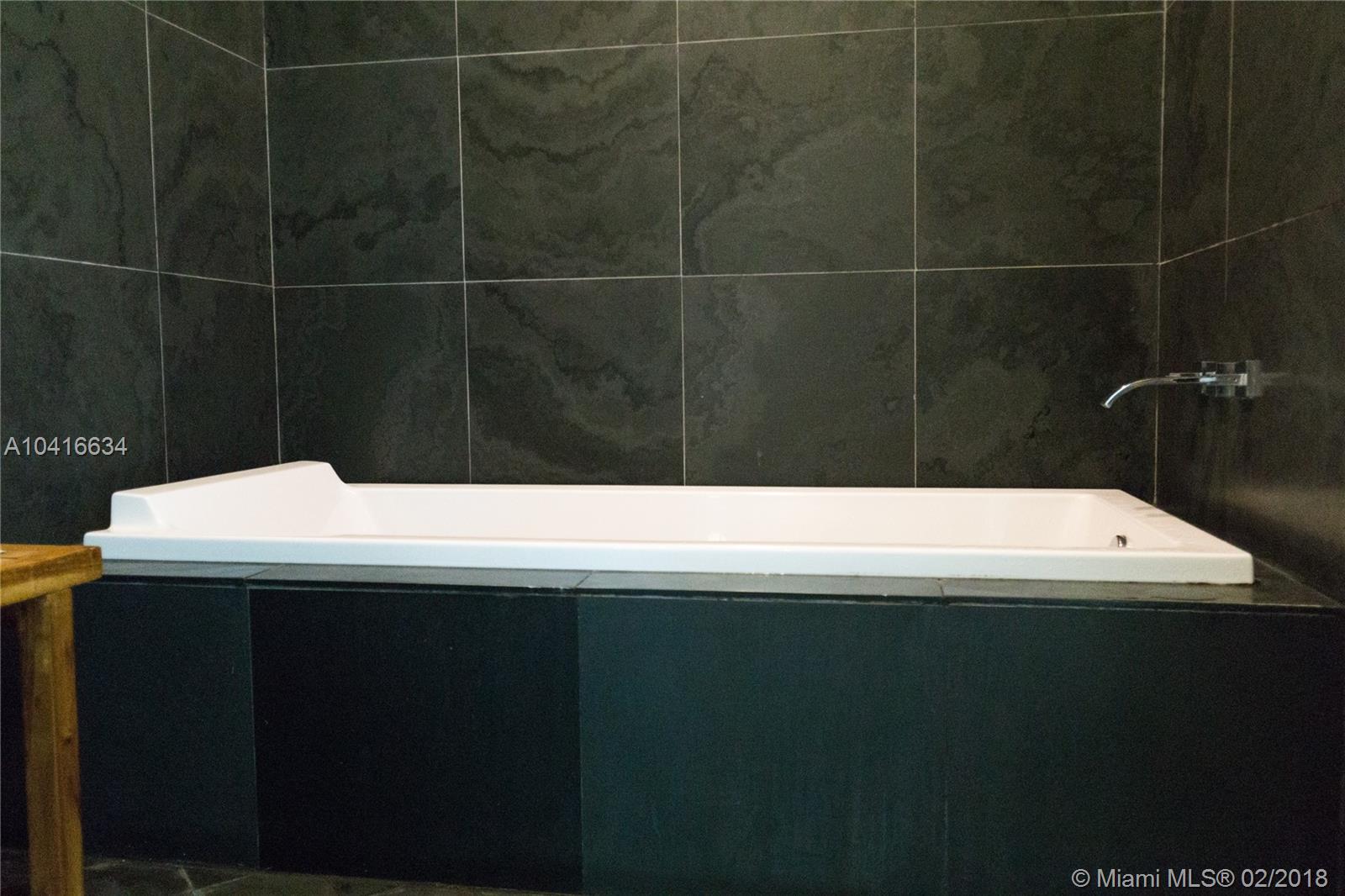 900 BISCAYNE BAY CONDO - Residential Lease