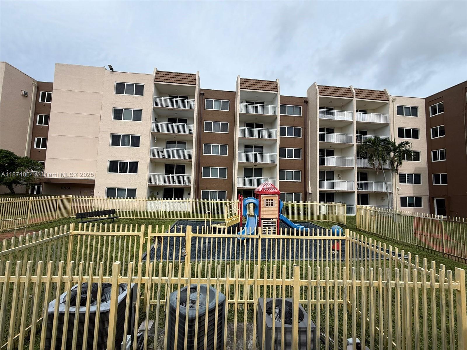 GREAT INVESTMENT OPPORTUNITY! 2 BEDS 1 BATH , RENTED AT $2250 BEAUTIFUL CONDO MANY OF AMENITIES. NO RENTAL RESTRICTIONS ! SEND ALL OFFERS.